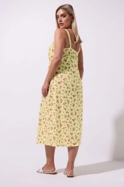 LIMITED COLLECTION Robe Mi-longue Jaune à Petites Fleurs Curve -Evans Boutique 8fd9feed fd4f 49 216833 C