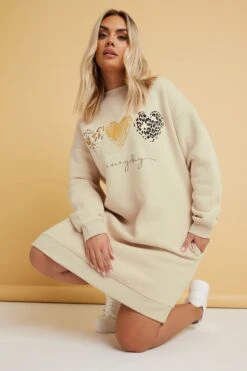 YOURS - Robe-Pull Crème Coeurs Léopard Manches Longues 9 YOURS - Robe-Pull Crème Coeurs Léopard Manches Longues -Evans Boutique 8ff21c2c c4cf 4a 304040 B