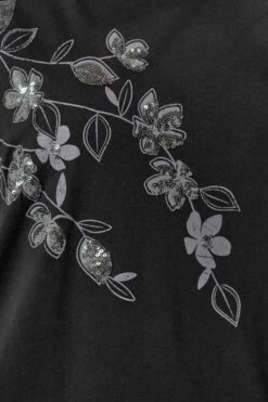 YOURS - Top Oversize Noir Floral Manches Courtes 11 YOURS - Top Oversize Noir Floral Manches Courtes -Evans Boutique 91455d1e c8cf 4f 322379 D