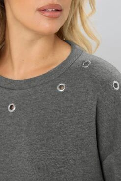 YOURS Curve Robe Sweat-shirt Grise à œillets -Evans Boutique 917c43aa f8f7 41 304329 D