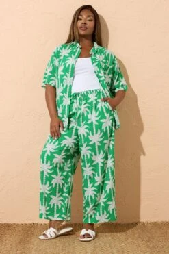 YOURS Curve Pantalon Large Vert Tropical à Motif Palmier -Evans Boutique 91bd4efb 00d3 4c 175247 B