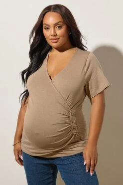 BUMP IT UP - Top Cache-Coeur Beige Boutonné