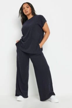 YOURS - Pantalon Bleu Marine Wide Leg à Rayures 8 YOURS - Pantalon Bleu Marine Wide Leg à Rayures -Evans Boutique 92e36ec0 370a 4b 310041 B