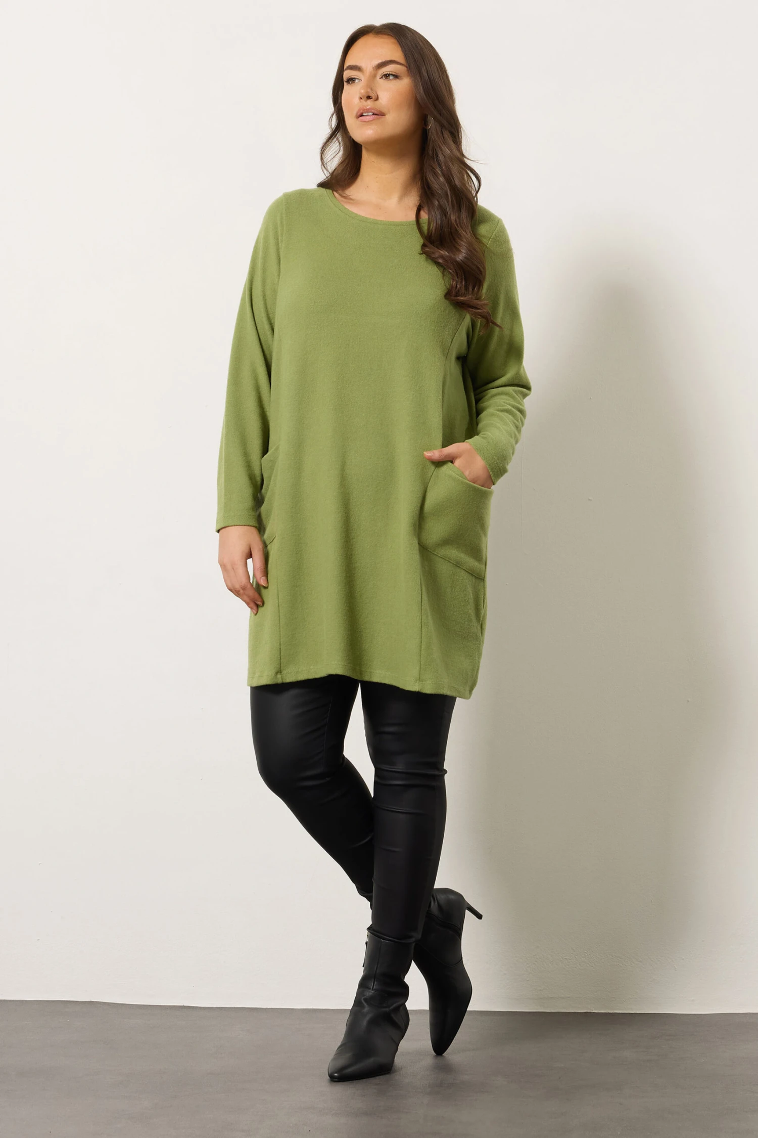 EVANS Curve Green Pocket Front Tunic Jumper 4 EVANS Curve Green Pocket Front Tunic Jumper – Image 2
