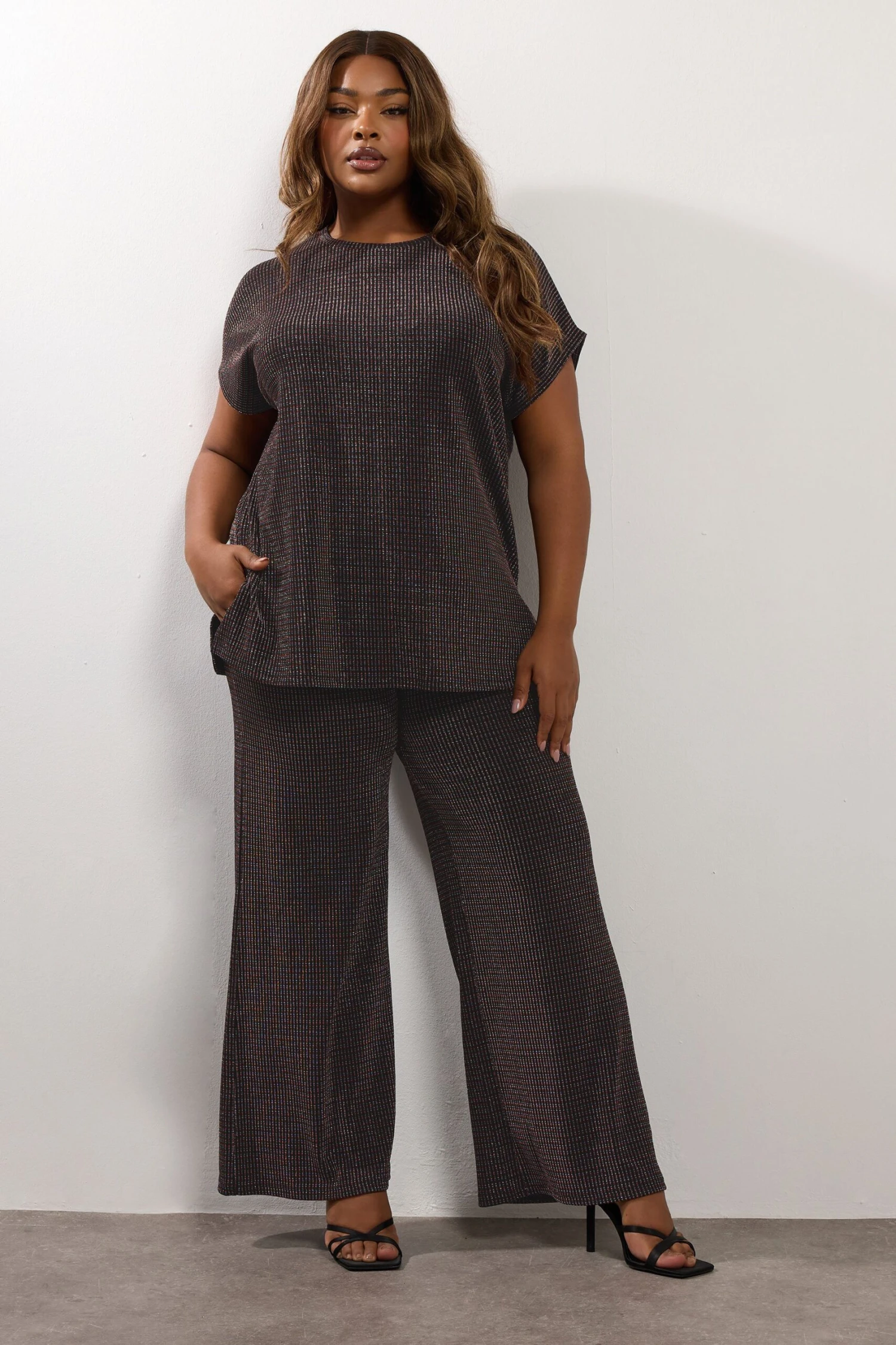 YOURS Curve Pantalon Large Noir Métallisé 4 YOURS Curve Pantalon Large Noir Métallisé – Image 2