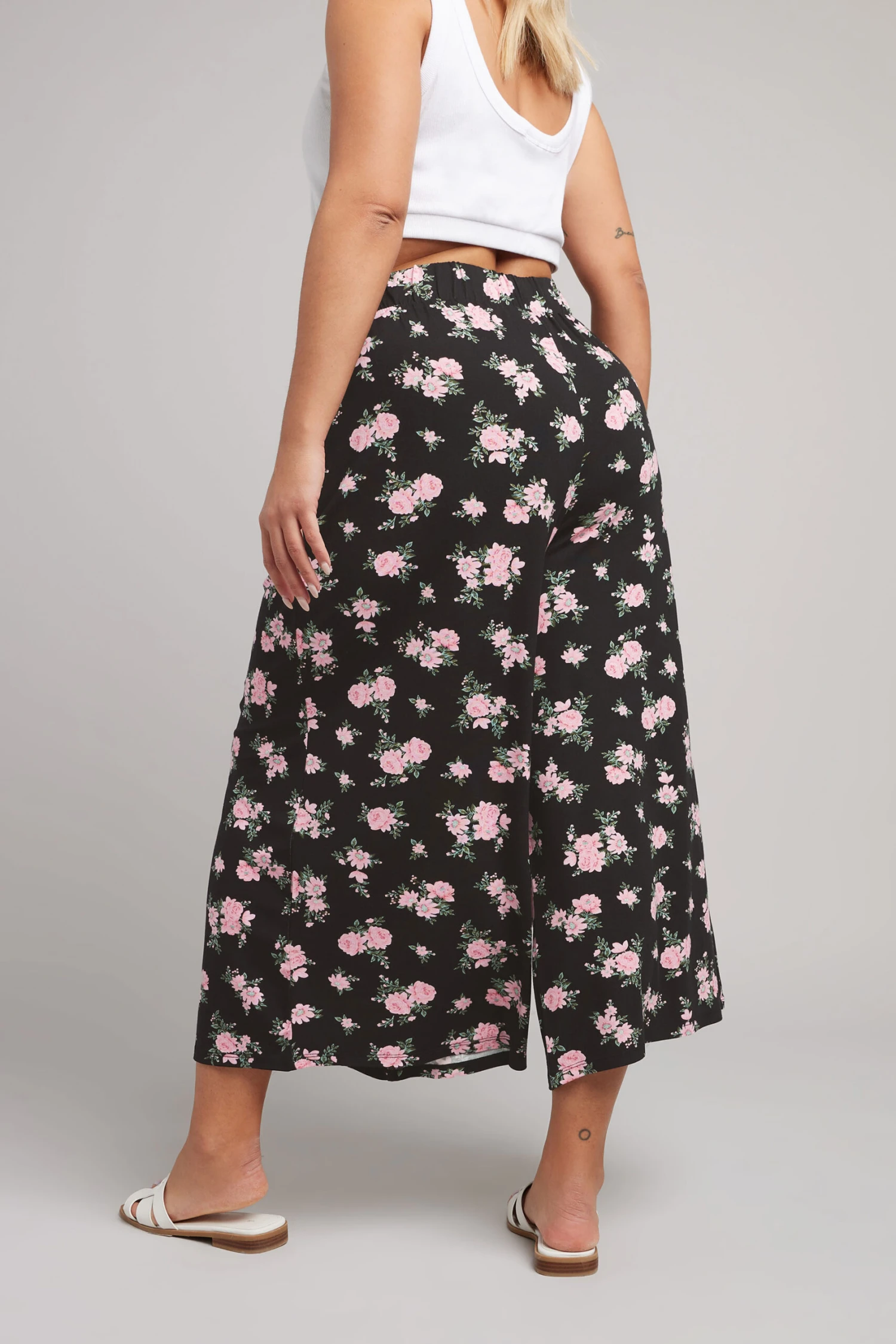 YOURS - Pantalon Jupe-Culotte Noir Floral Midaxi 5 YOURS - Pantalon Jupe-Culotte Noir Floral Midaxi – Image 3
