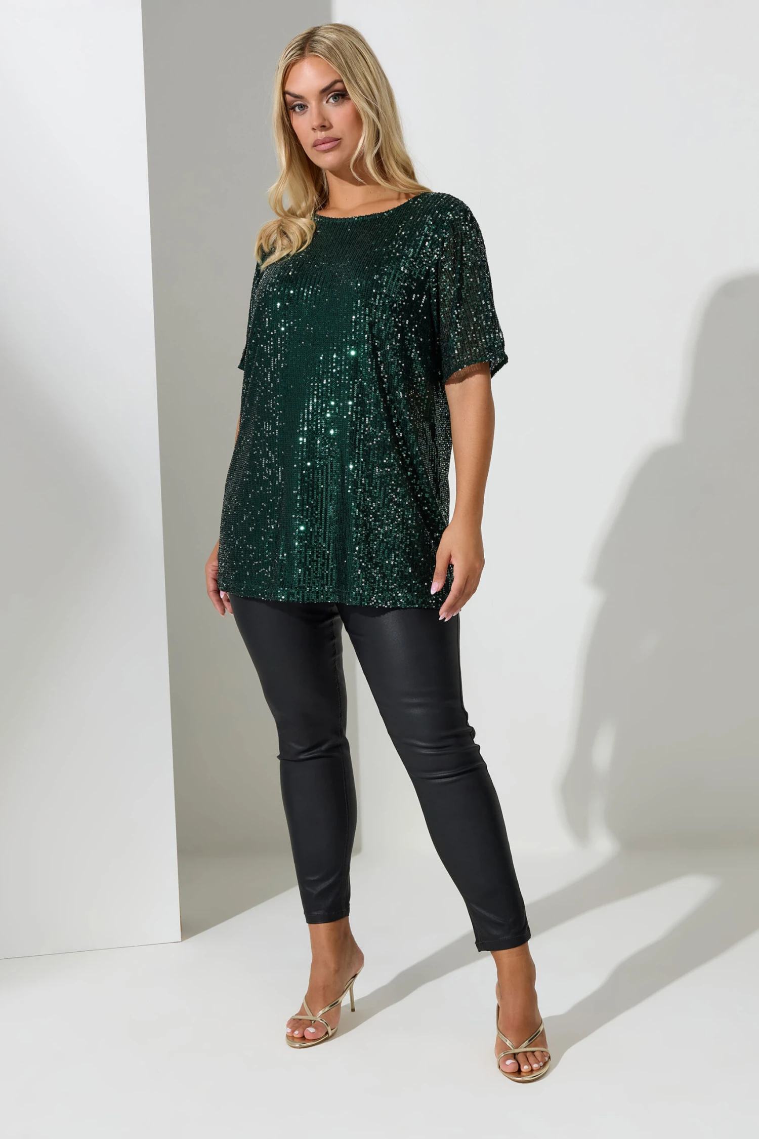 YOURS LONDON - Top Vert Émeraude Manches Courtes Volanté à Sequins 4 YOURS LONDON - Top Vert Émeraude Manches Courtes Volanté à Sequins – Image 2