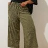 YOURS - Pantalon Jupe-Culotte Vert Kaki Texturé -Evans Boutique 9a8b0478 2405 41 145302 A