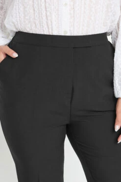 Pantalon Fuselé Noir à Enfiler YOURS Curve -Evans Boutique 9ad0ae91 d8e3 4a 143969 D