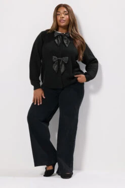 YOURS Curve Cardigan Noir En Satin Avec Nœud Sur Le Devant 10 YOURS Curve Cardigan Noir En Satin Avec Nœud Sur Le Devant -Evans Boutique 9ad482d4 c85b 45 280674 B