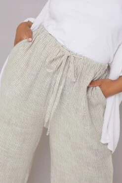 YOURS - Pantalon Blanc à Rayures Plissé En Lin 15 YOURS - Pantalon Blanc à Rayures Plissé En Lin -Evans Boutique 9d6b1041 f485 4b 310015 ER