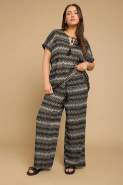 YOURS - Pantalon Wide Leg Noir Zig Zag Métallique -Evans Boutique 9e78a585 75b9 47 310129 B