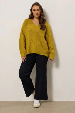 EVANS Curve Green Knitted V-Neck Jumper 12 EVANS Curve Green Knitted V-Neck Jumper -Evans Boutique 9ee82833 ed66 41 616117 C