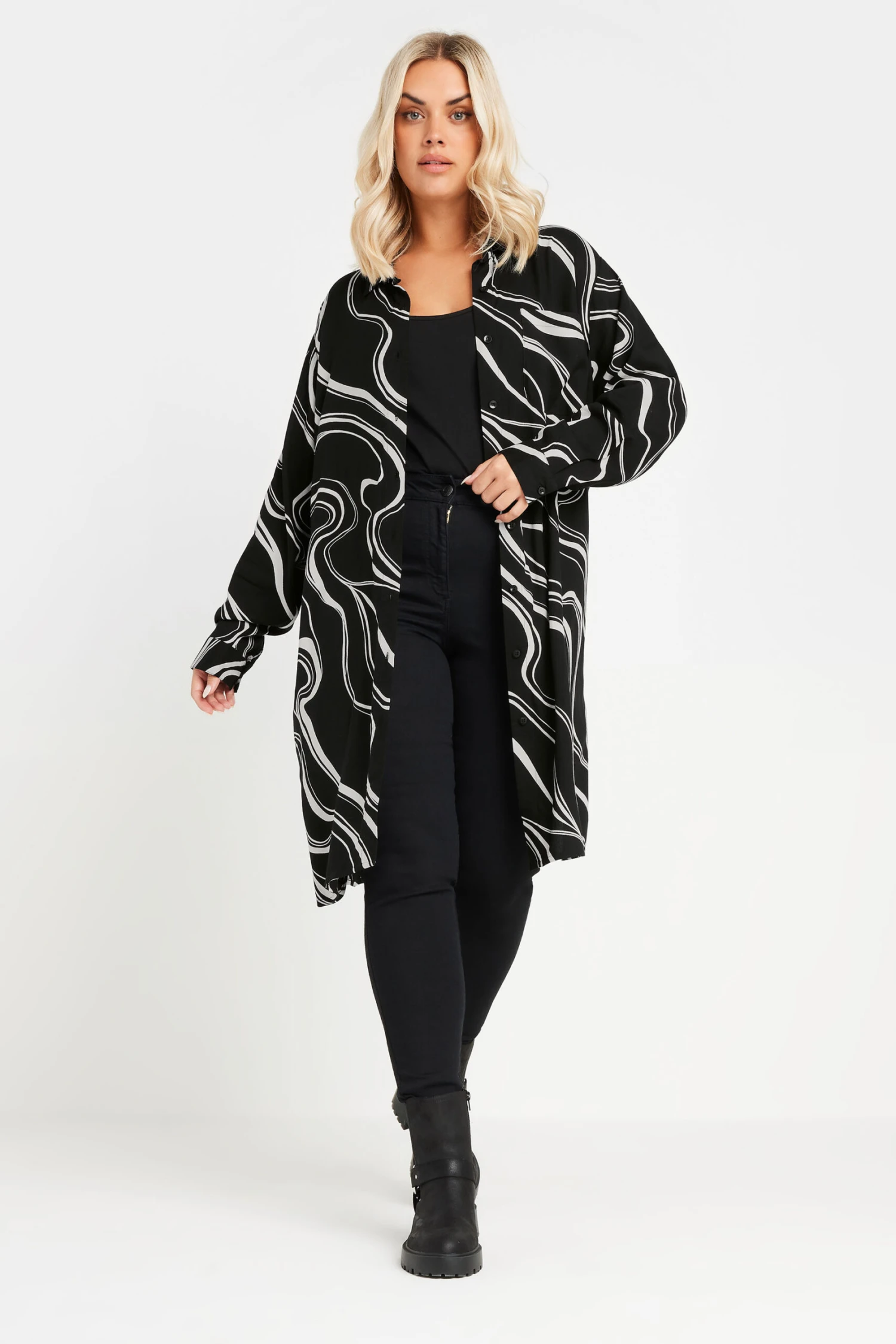 YOURS - Chemisier Long Noir & Blanc Tourbillons 6 YOURS - Chemisier Long Noir & Blanc Tourbillons – Image 4