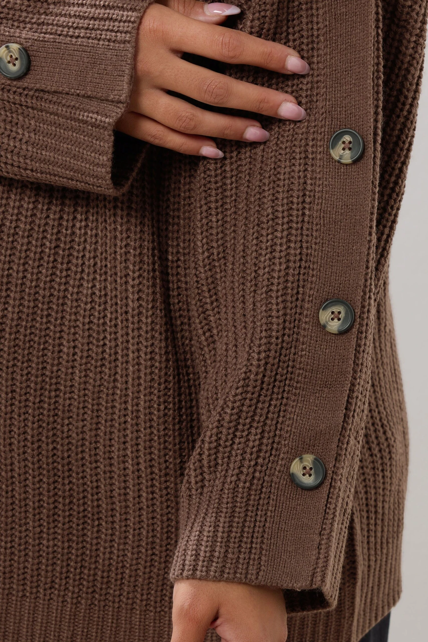 YOURS Curve Pull En Maille à Manches Boutonnées Marron Chocolat 6 YOURS Curve Pull En Maille à Manches Boutonnées Marron Chocolat – Image 4