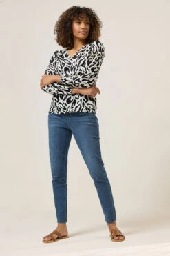 M&Co Ivory White Animal Print Long Sleeve V-Neck Top 10 M&Co Ivory White Animal Print Long Sleeve V-Neck Top -Evans Boutique a2d8217b 960c 44 502035 B