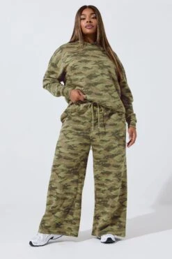 LIMITED COLLECTION Curve Pantalon De Jogging à Jambe Large Kaki Vert Camouflage
