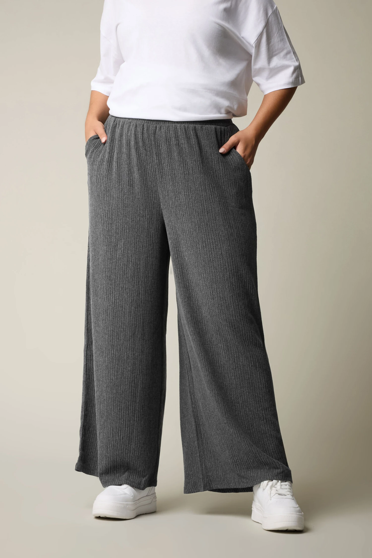 YOURS - Pantalon Wide Leg Gris Charbonnux Texturé à Poches 3 YOURS - Pantalon Wide Leg Gris Charbonnux Texturé à Poches