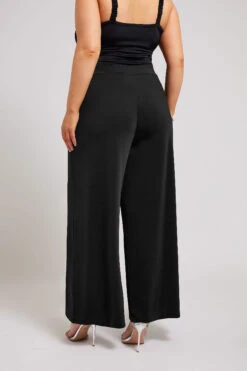 YOURS LONDON - Pantalon Noir Satiné Coupe Wide Leg 9 YOURS LONDON - Pantalon Noir Satiné Coupe Wide Leg -Evans Boutique a680331b 7b24 4c 162792 C