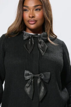 YOURS Curve Cardigan Noir En Satin Avec Nœud Sur Le Devant 12 YOURS Curve Cardigan Noir En Satin Avec Nœud Sur Le Devant -Evans Boutique a722dcfa c219 4f 280674 D