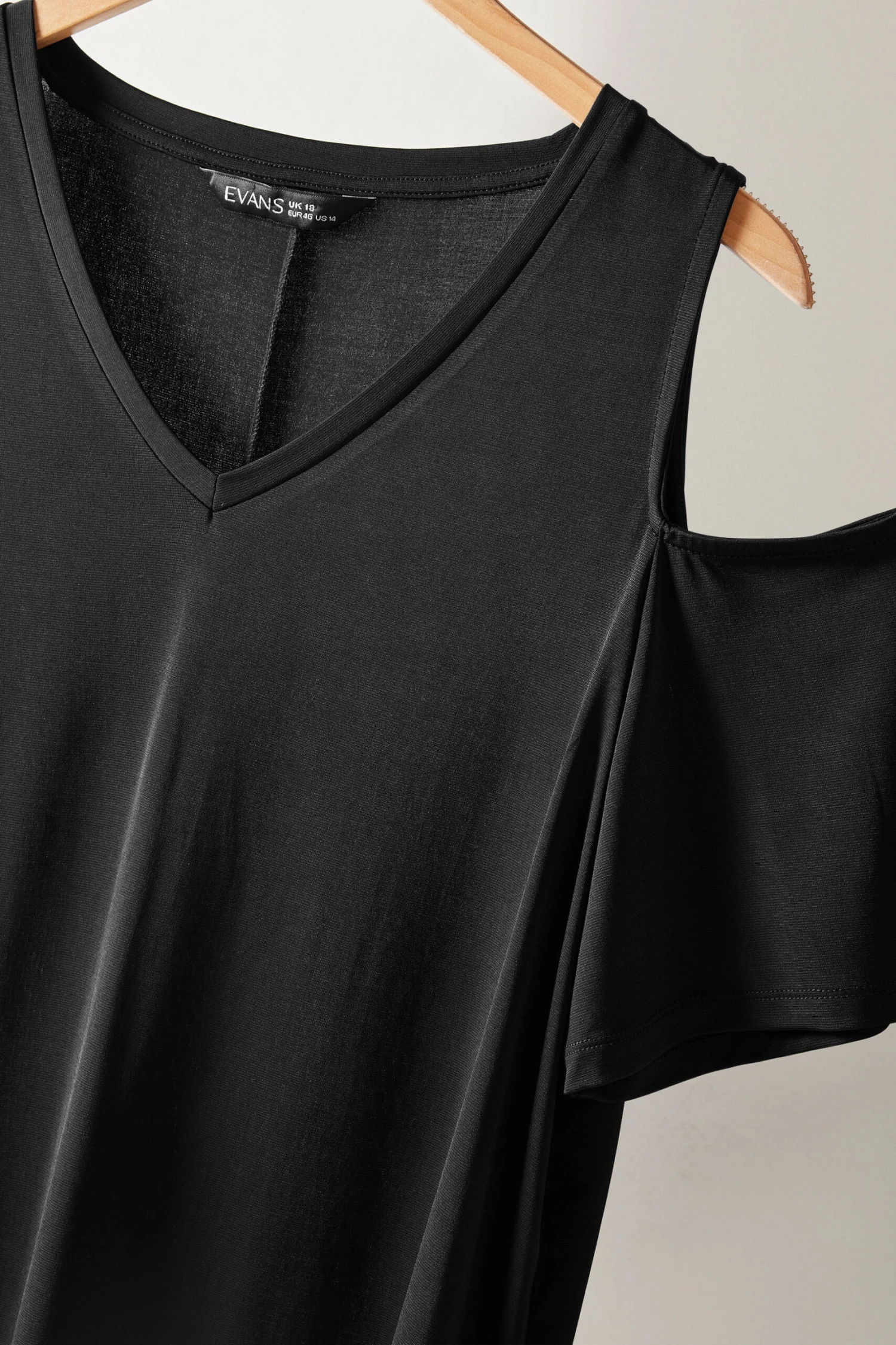 EVANS Curve Black Cold Shoulder Top 9 EVANS Curve Black Cold Shoulder Top – Image 7