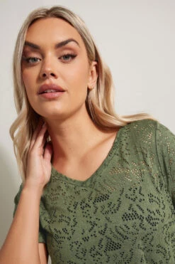 YOURS - Top Vert Kaki Broderie Anglaise Manches Courtes -Evans Boutique a80b1baf 56ad 4b 304091 D