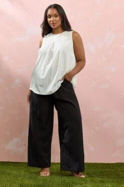 YOURS - Top Blanc Léger Découpé Dentelle Floral 10 YOURS - Top Blanc Léger Découpé Dentelle Floral -Evans Boutique a84b9287 b081 40 330758 B