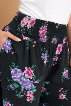 YOURS - Pantalon Plissé Wide Leg Noir & Rose Floral 10 YOURS - Pantalon Plissé Wide Leg Noir & Rose Floral -Evans Boutique a8ba4489 cac7 44 310101 D