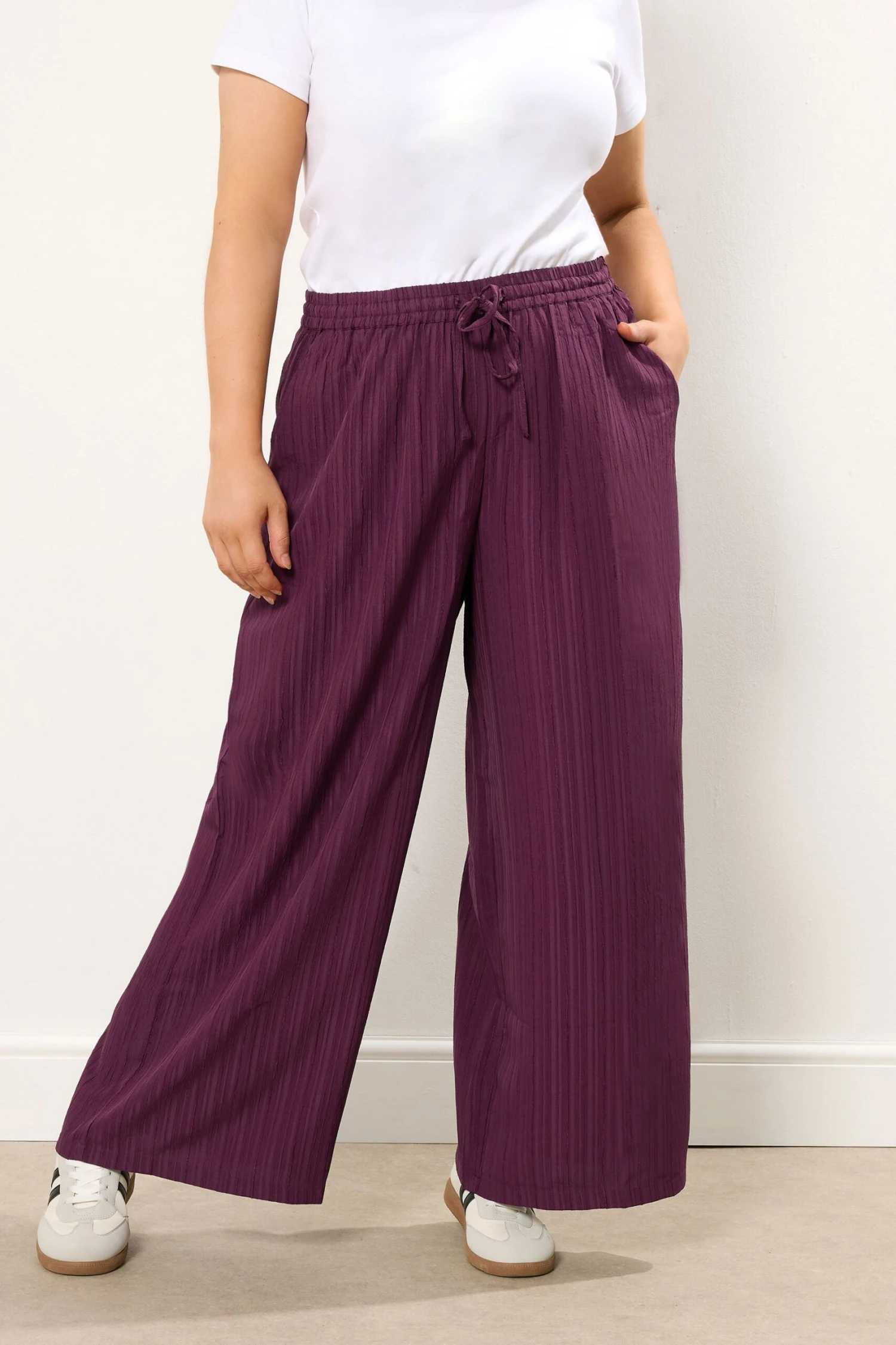 YOURS Curve Pantalon Large Froissé Rouge Vin 3 YOURS Curve Pantalon Large Froissé Rouge Vin