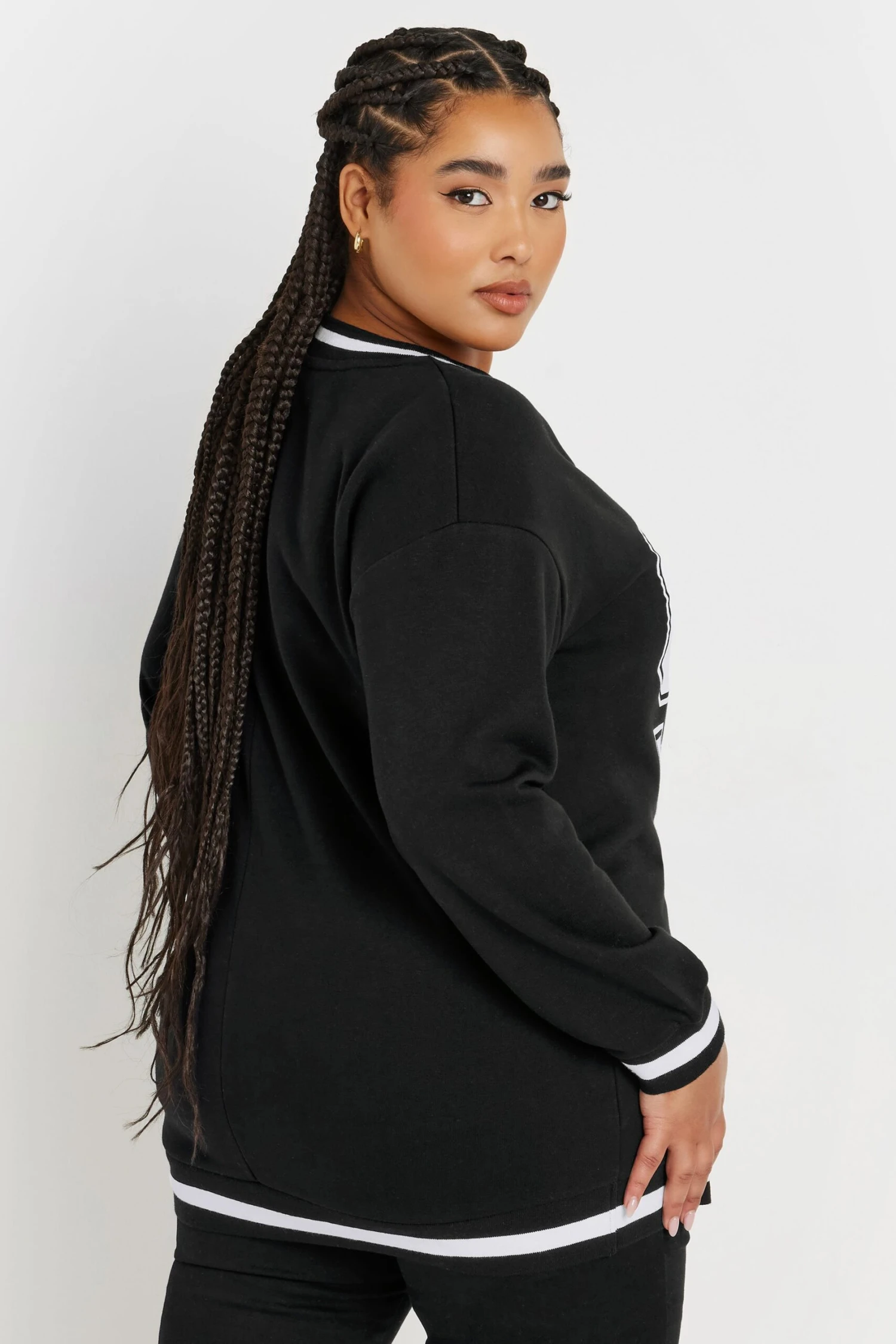 YOURS - Sweatshirt Varsity Noir & Blanc '96' 5 YOURS - Sweatshirt Varsity Noir & Blanc '96' – Image 3