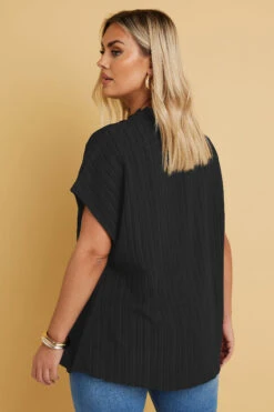 YOURS - Top Fluide Noir Plissé Manches Courtes 10 YOURS - Top Fluide Noir Plissé Manches Courtes -Evans Boutique ac6d1873 e8e3 46 330708 C