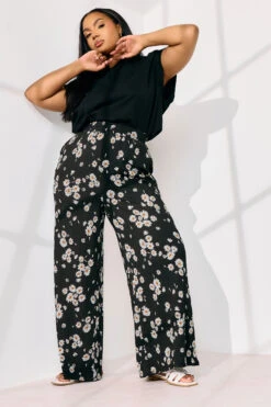 YOURS - Pantalon Noir En Wide Leg Design Pâquerettes 10 YOURS - Pantalon Noir En Wide Leg Design Pâquerettes -Evans Boutique ad0c0c0e 8e1b 47 310139 D