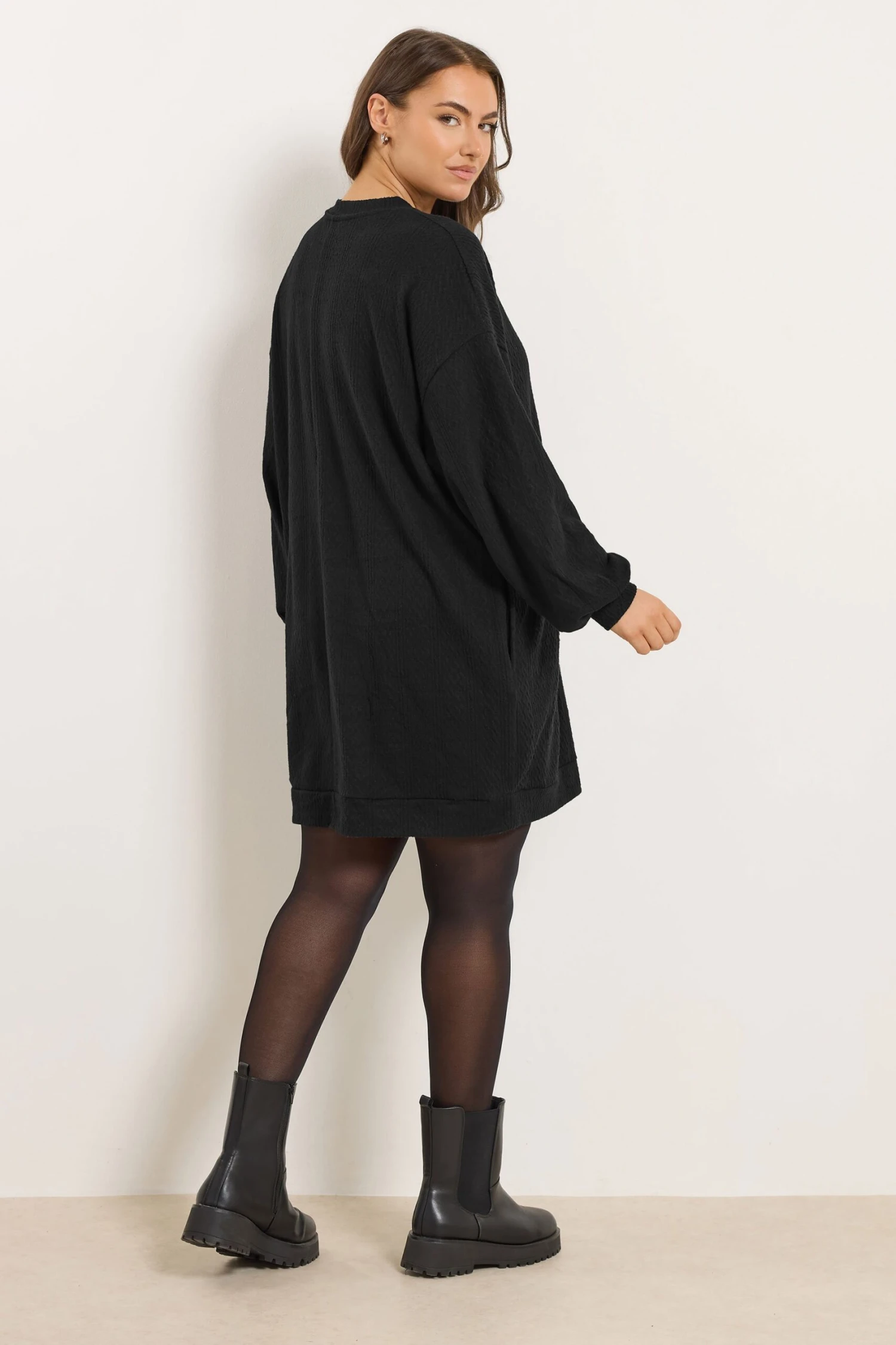 YOURS Curve Robe Pull Noire En Maille Torsadée 5 YOURS Curve Robe Pull Noire En Maille Torsadée – Image 3