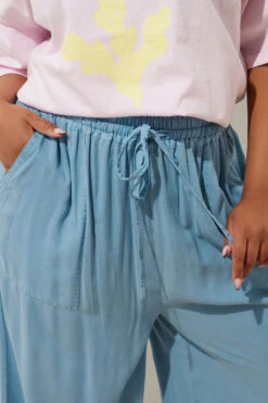 YOURS - Pantalon Jupe-Culotte Chambray Bleu Ciel 10 YOURS - Pantalon Jupe-Culotte Chambray Bleu Ciel -Evans Boutique ae644dc2 9cab 4b 145191 D