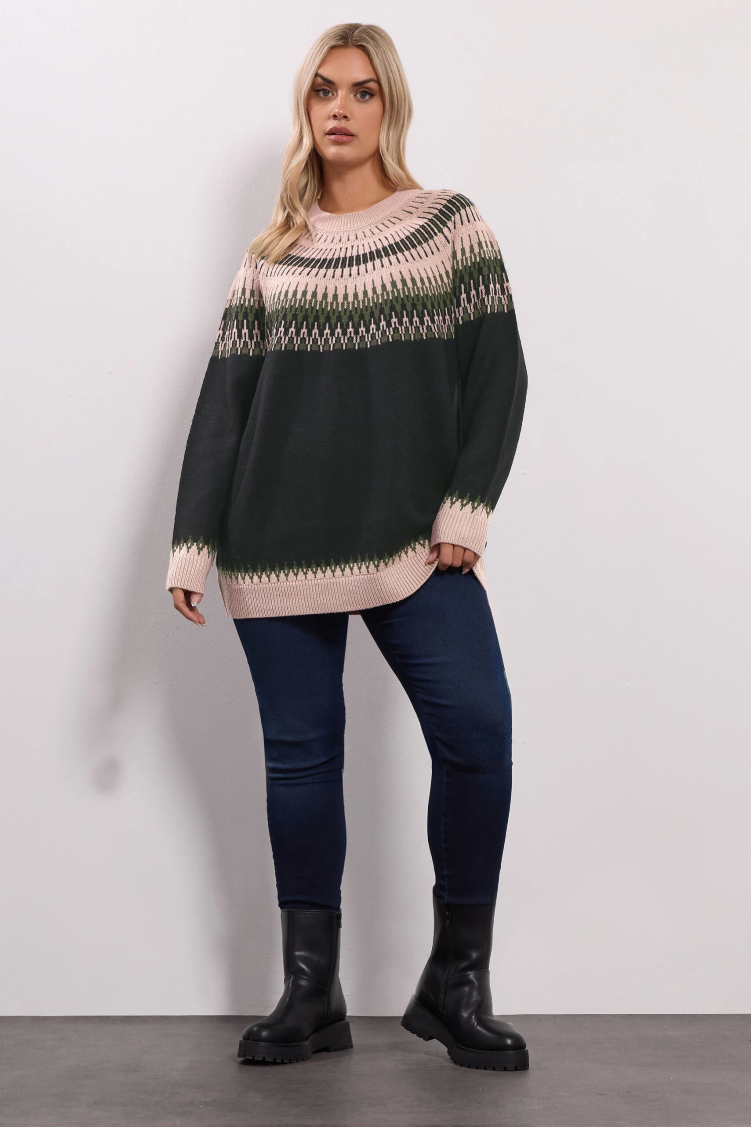 YOURS Curve Pull En Maille Fairisle Noir Et Rose 4 YOURS Curve Pull En Maille Fairisle Noir Et Rose – Image 2