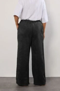 YOURS Curve Pantalon Large En Similicuir Noir 9 YOURS Curve Pantalon Large En Similicuir Noir -Evans Boutique b176eb1a a9cf 45 310283 C