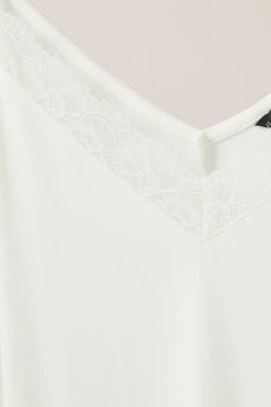 EVANS Curve White Lace Trim Cami Top -Evans Boutique b27f5e95 7d82 48 616225 P1