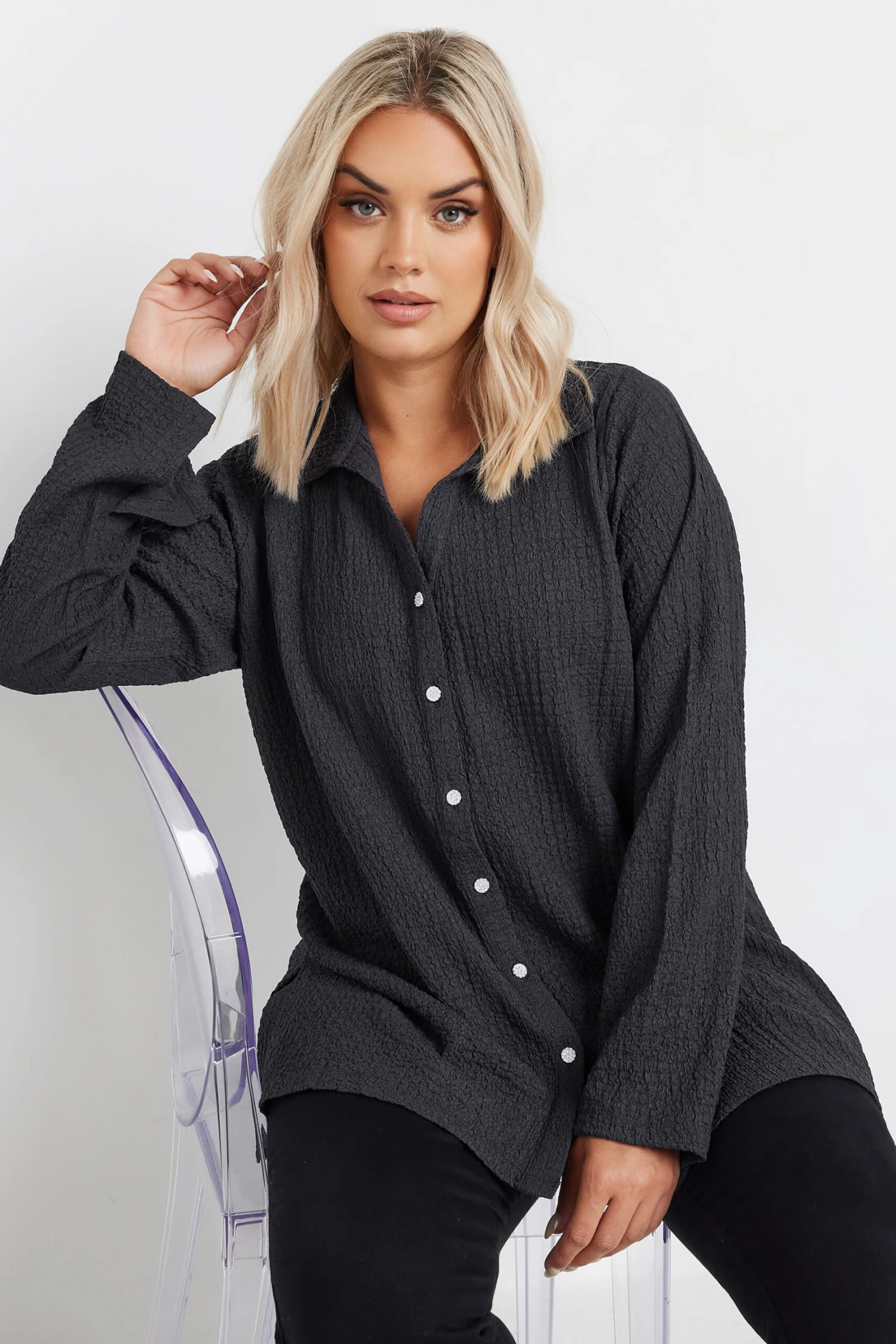 YOURS - Chemisier Noir Texturé Boutons à Strass 3 YOURS - Chemisier Noir Texturé Boutons à Strass