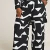 YOURS Curve Pantalon Large Abstrait Noir Et Blanc 2 YOURS Curve Pantalon Large Abstrait Noir Et Blanc -Evans Boutique b419a73e 981c 40 304089 A