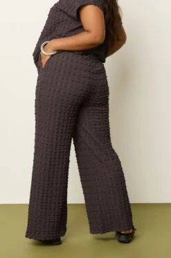 YOURS - Pantalon Large Texturé à Bulles Marron Chocolat -Evans Boutique b514af1d 6cd0 4b 310206 C