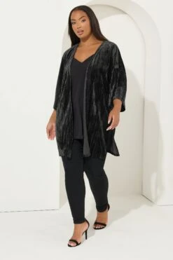 YOURS Curve Cardigan Kimono En Velours écrasé Noir 14 YOURS Curve Cardigan Kimono En Velours écrasé Noir -Evans Boutique b525ab50 fabc 42 322782 B2