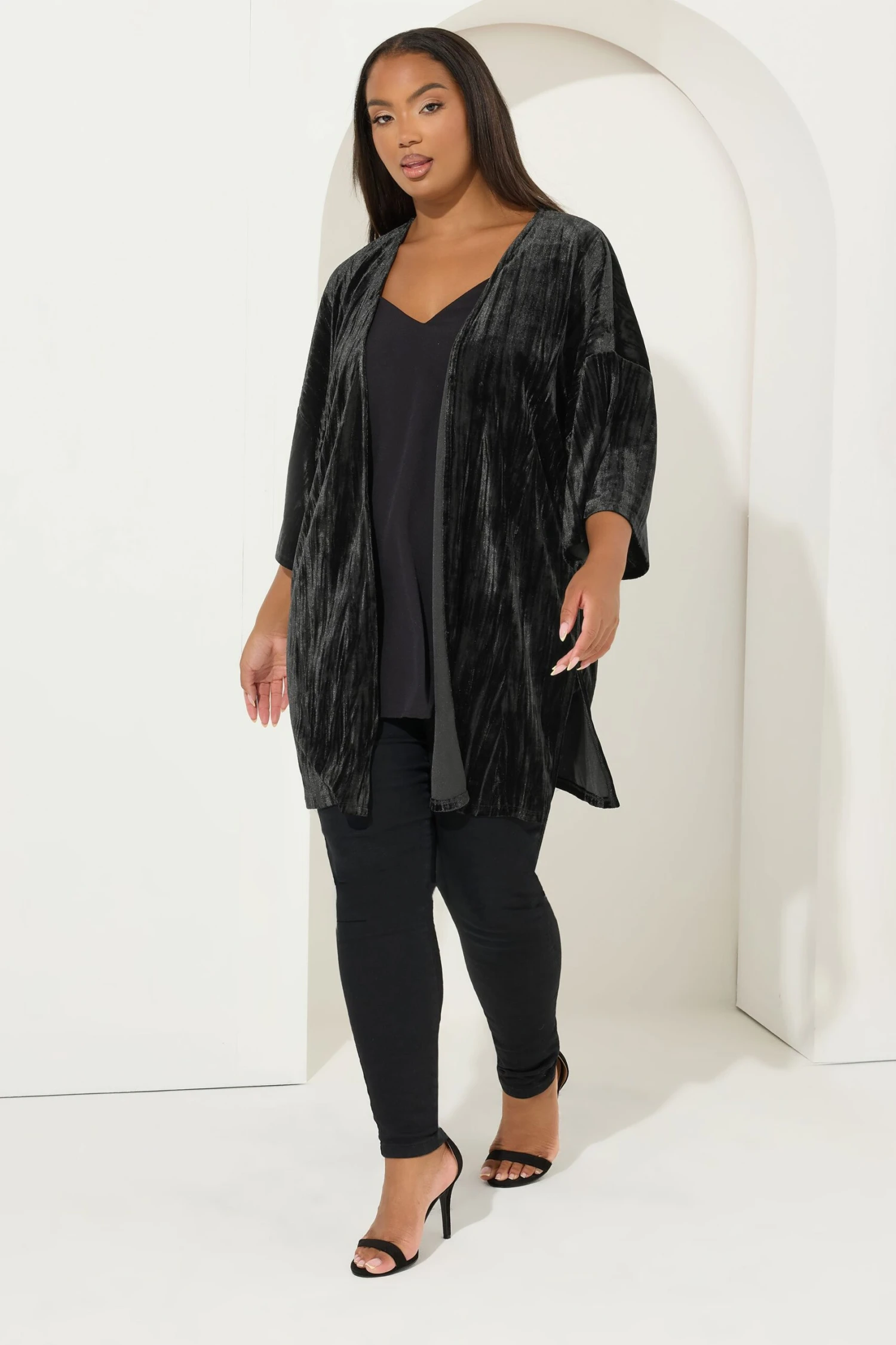 YOURS Curve Cardigan Kimono En Velours écrasé Noir 7 YOURS Curve Cardigan Kimono En Velours écrasé Noir – Image 5