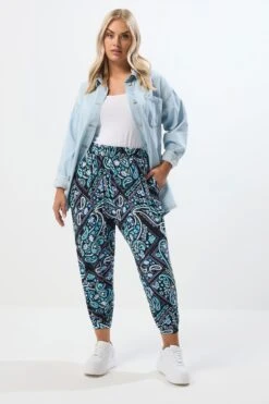 YOURS Curve Pantalon Sarouel Bleu à Imprimé Cachemire 8 YOURS Curve Pantalon Sarouel Bleu à Imprimé Cachemire -Evans Boutique b55ff58d 2040 4a 145360 B