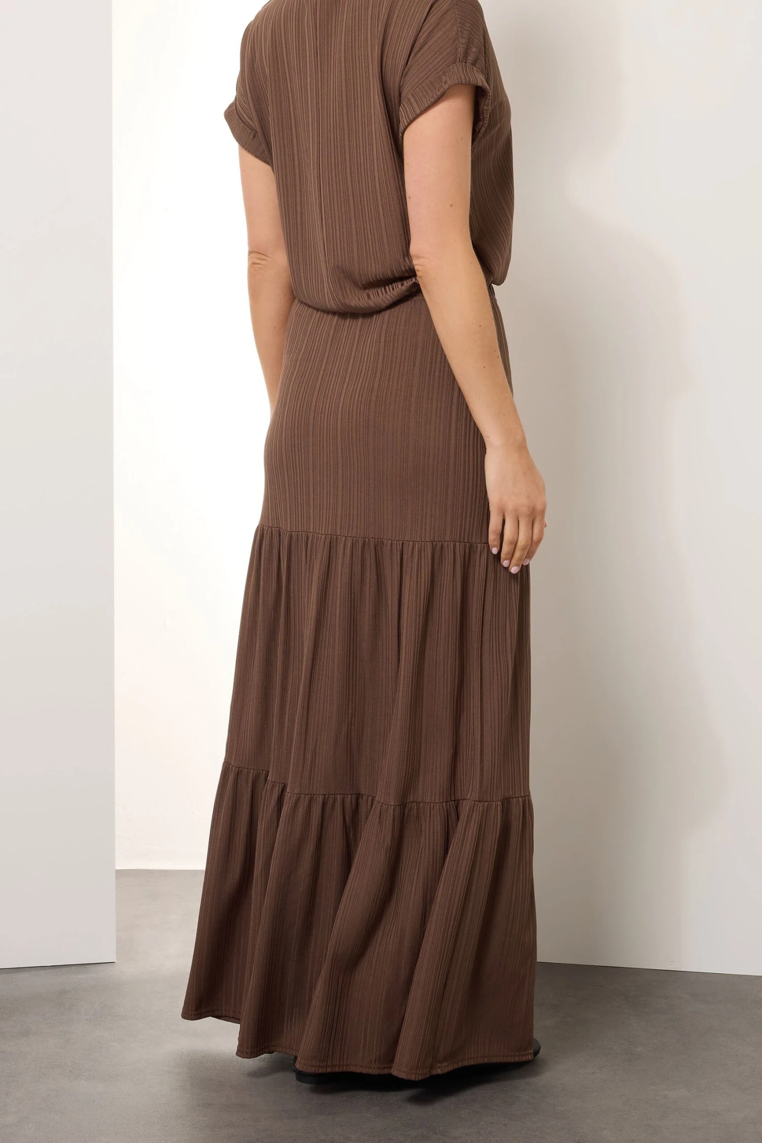 LTS Tall Chocolate Brown Textured Tiered Maxi Skirt 6 LTS Tall Chocolate Brown Textured Tiered Maxi Skirt – Image 4