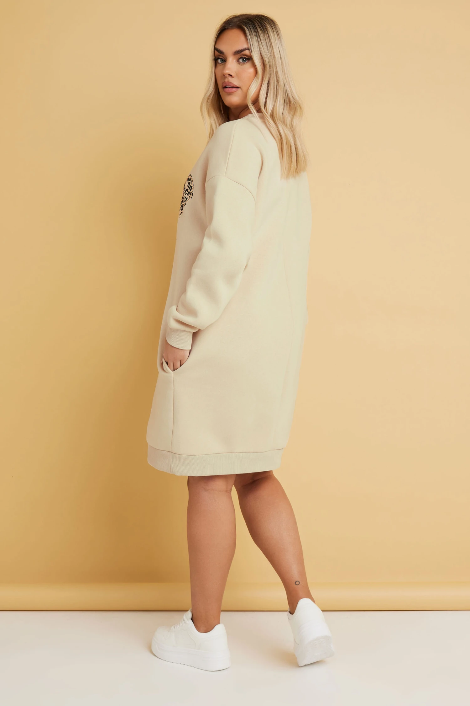 YOURS - Robe-Pull Crème Coeurs Léopard Manches Longues 5 YOURS - Robe-Pull Crème Coeurs Léopard Manches Longues – Image 3