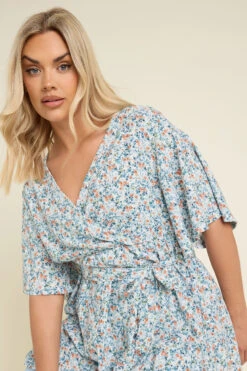 YOURS - Top Bleu Ciel Floral Cache-Coeur 10 YOURS - Top Bleu Ciel Floral Cache-Coeur -Evans Boutique b6f6fac9 024f 4c 304121 D