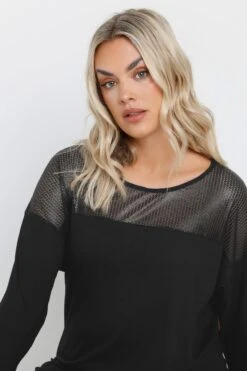 YOURS - Top Noir Manches Courtes à Sequins 9 YOURS - Top Noir Manches Courtes à Sequins -Evans Boutique b74a667f 30be 43 303842 C