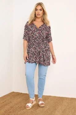 YOURS - Top Volanté Noir Floral Cache-Coeur Manches Courtes 8 YOURS - Top Volanté Noir Floral Cache-Coeur Manches Courtes -Evans Boutique b812c24a e2b7 45 304016 B