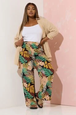 YOURS - Pantalon Wide Leg Noir Design Multi Tropical 9 YOURS - Pantalon Wide Leg Noir Design Multi Tropical -Evans Boutique b8735aec c3d7 44 143724 B