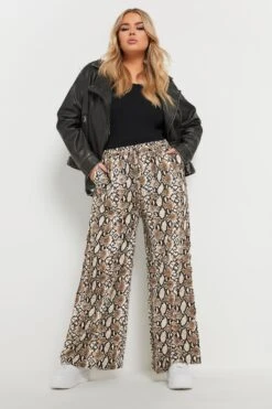 YOURS - Pantalon Wide Leg Marron Design Serpent 8 YOURS - Pantalon Wide Leg Marron Design Serpent -Evans Boutique b8a5a8f7 bb3c 44 310090 B